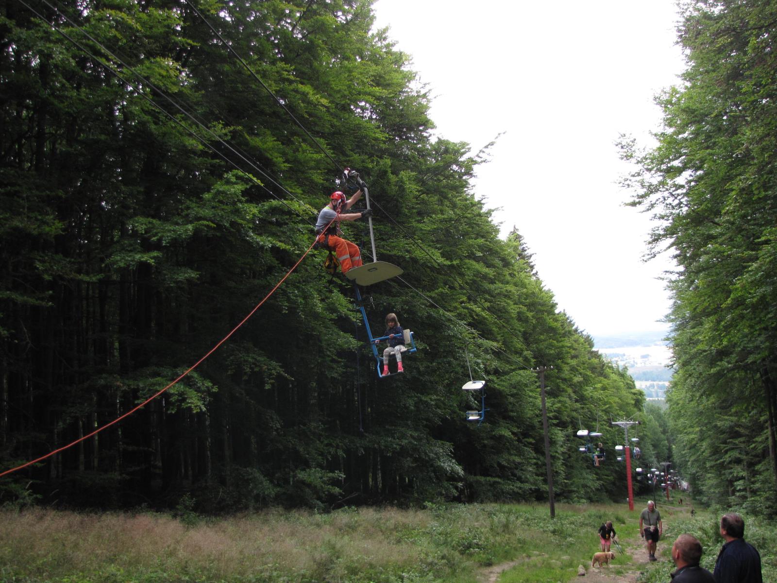 Záchrana osob z lanovky, Kleť - 14. 7. 2017 (1).JPG