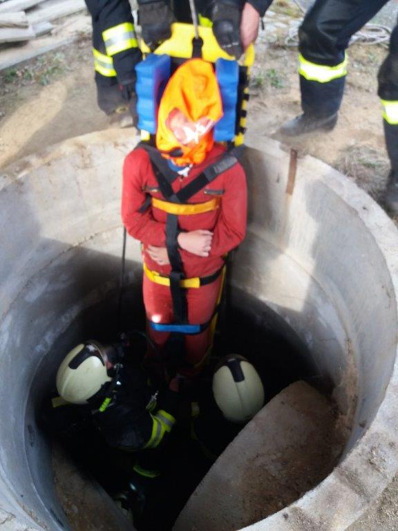 Záchrana osoby, Jindřichův Hradec - 16. 5. 2018 (3).jpg
