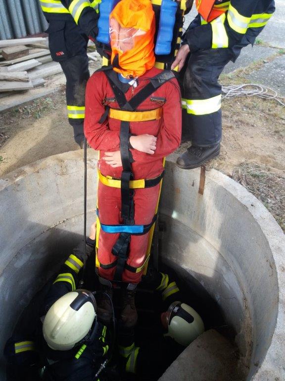 Záchrana osoby, Jindřichův Hradec - 16. 5. 2018 (4).jpg