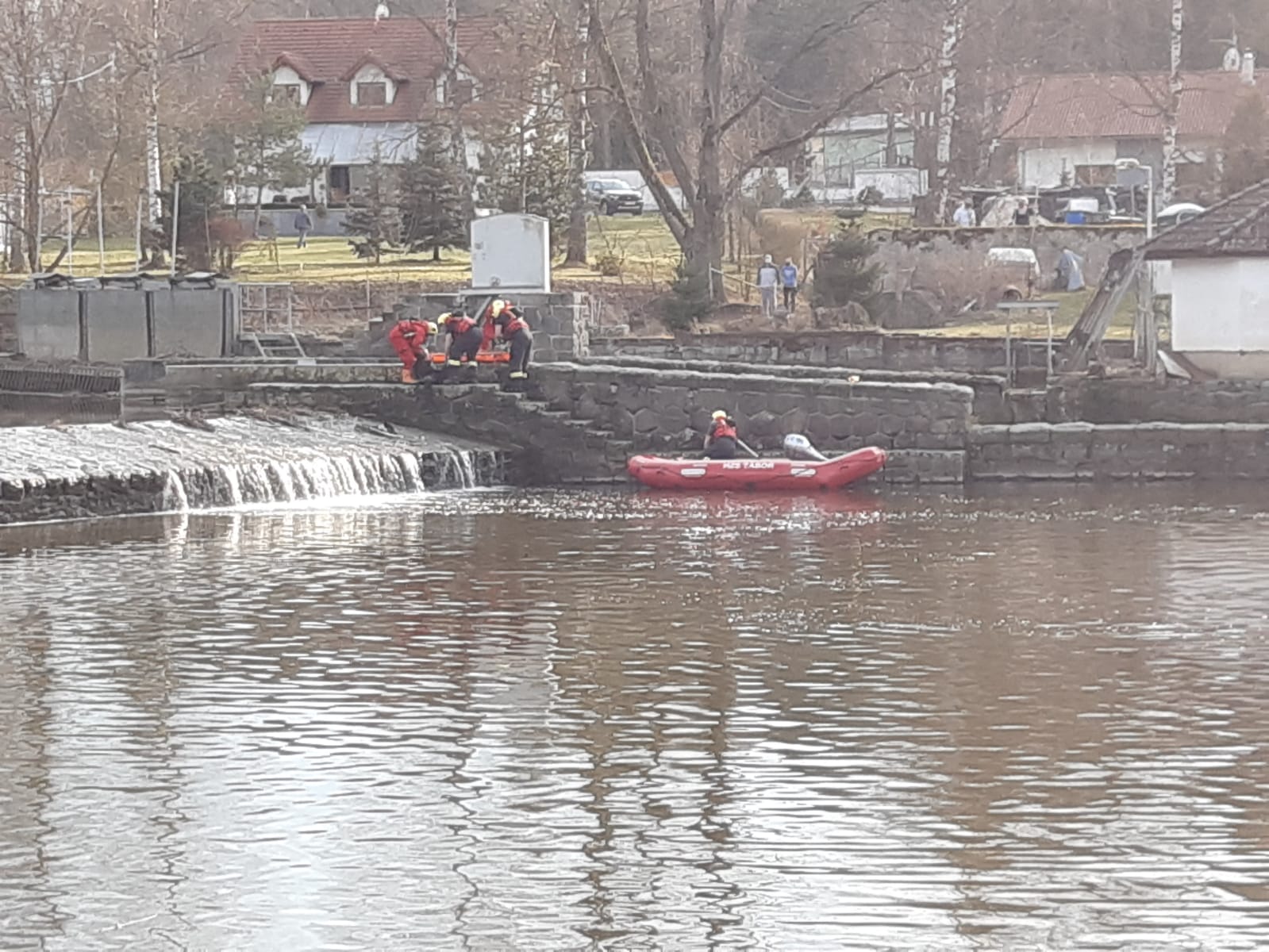 Záchrana tonoucího, Planá nad Lužnicí - 20. 3. 2020 (3).jpg