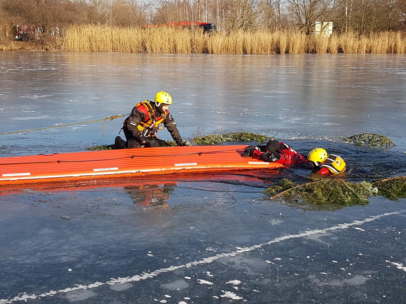 Záchrana z ledu, České Budějovice - 31. 1. 2019 (13).jpg
