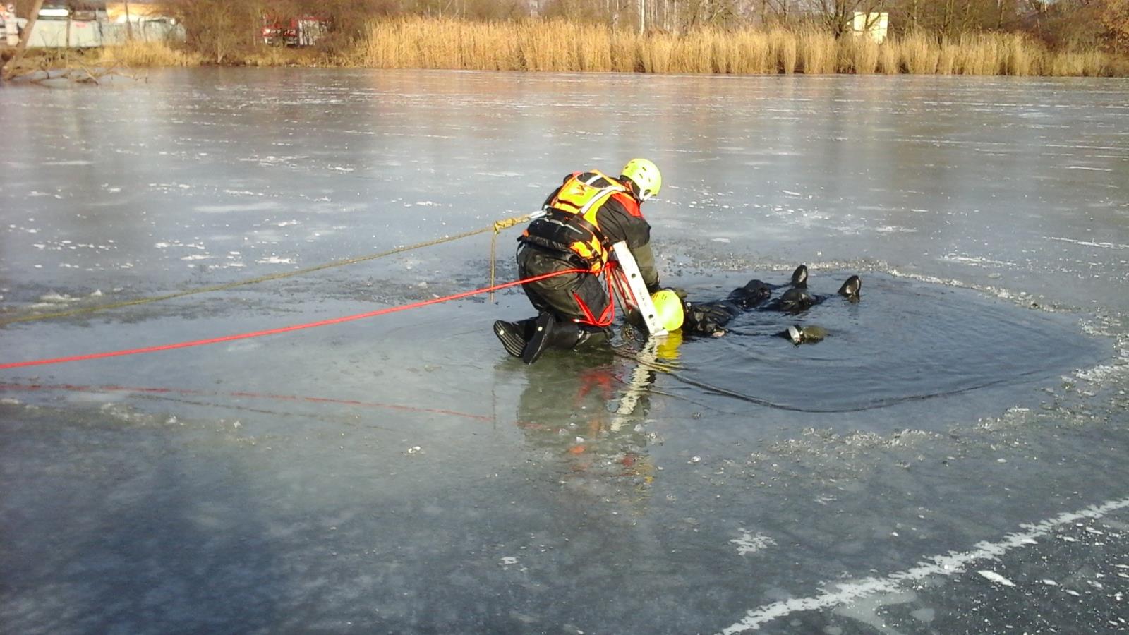 Záchrana z ledu, České Budějovice - 31. 1. 2019 (2).jpg