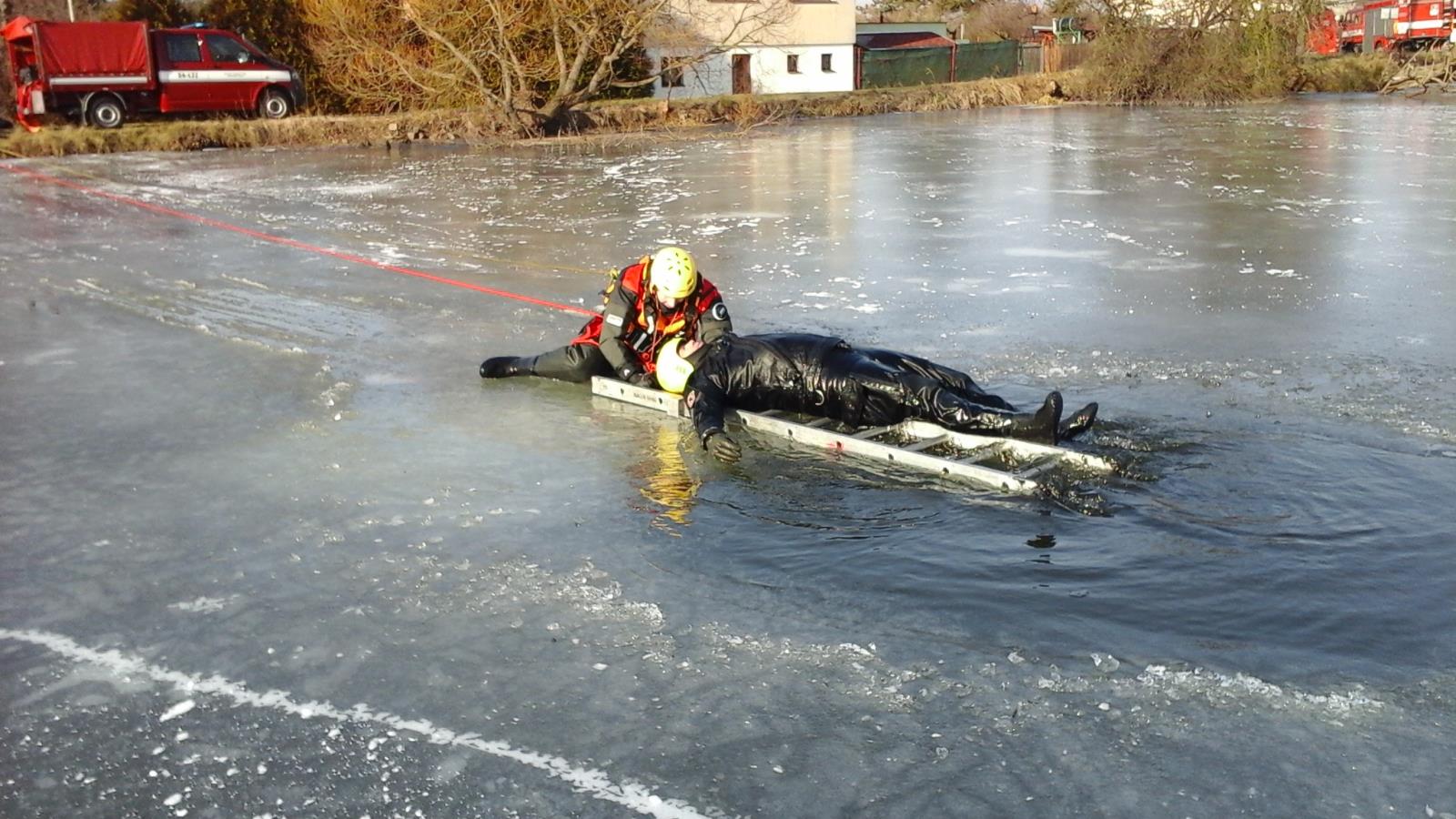 Záchrana z ledu, České Budějovice - 31. 1. 2019 (3).jpg