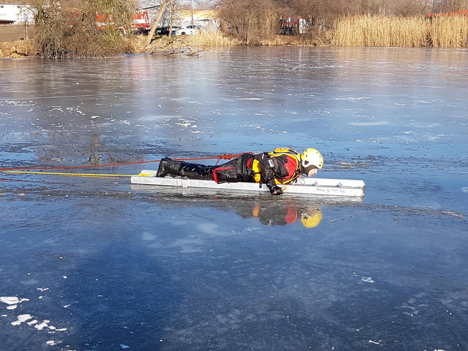 Záchrana z ledu, České Budějovice - 31. 1. 2019 (6).jpg