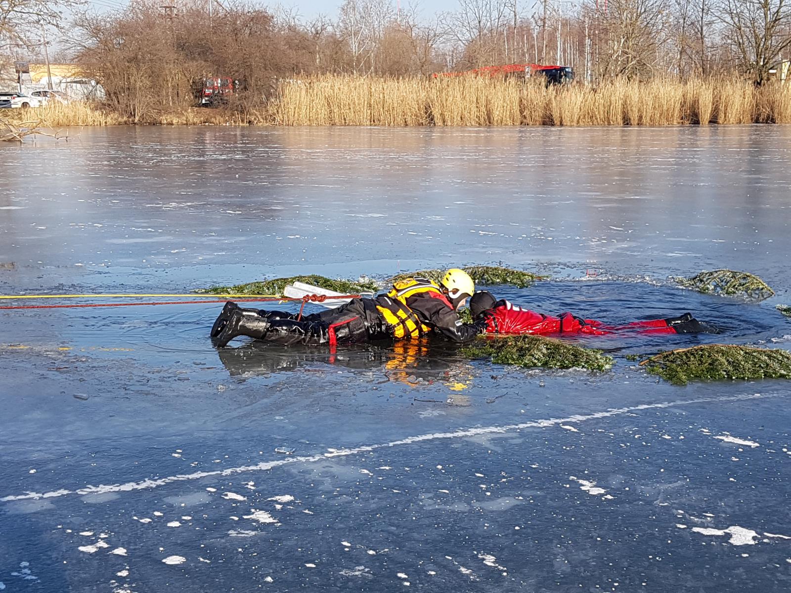 Záchrana z ledu, České Budějovice - 31. 1. 2019 (8).jpg
