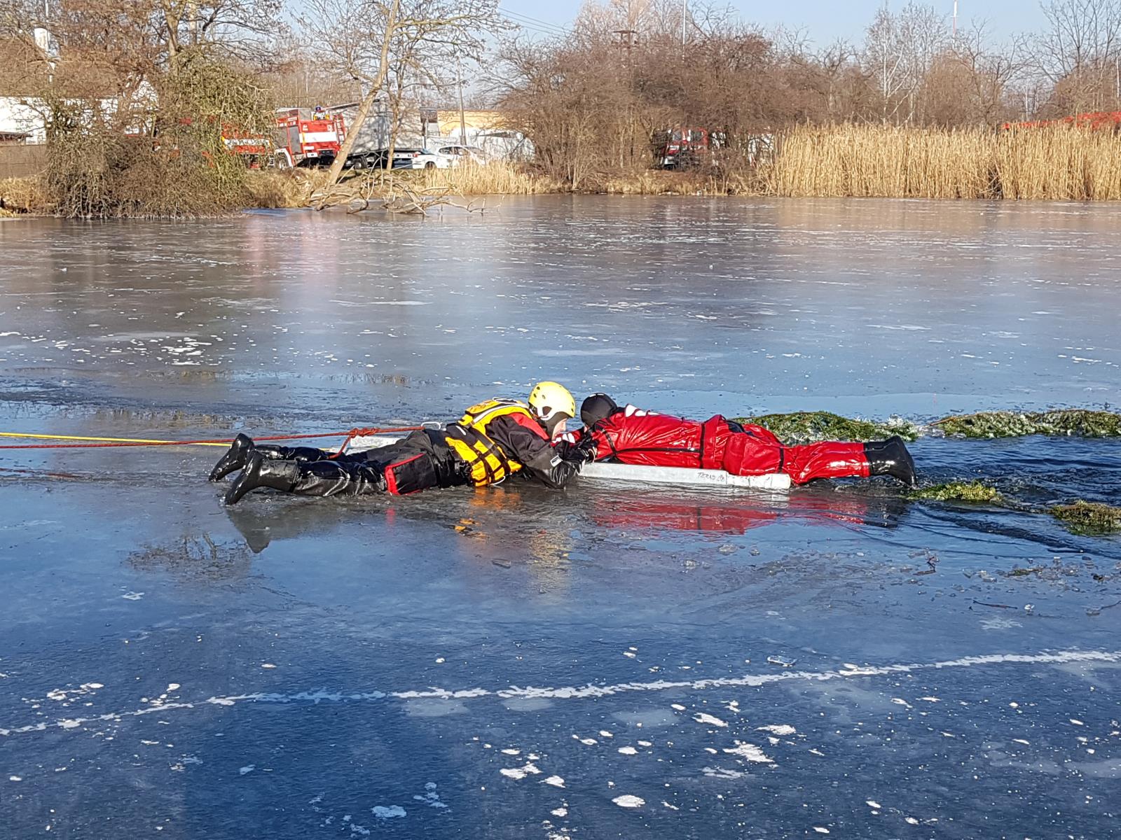 Záchrana z ledu, České Budějovice - 31. 1. 2019 (9).jpg