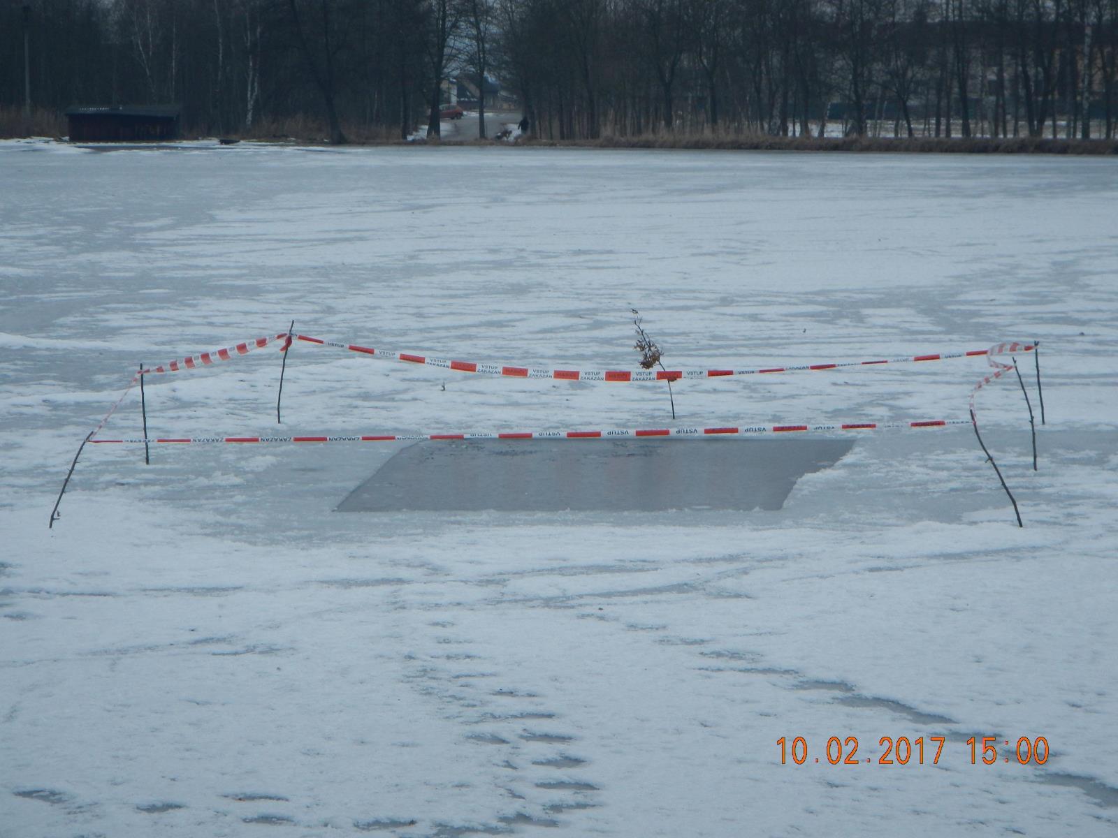 Záchrana z ledu, Trhové Sviny - 10. 2. 2017 (2).JPG