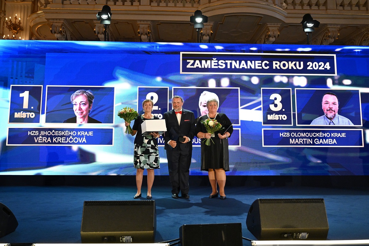 Zaměstnanec roku 2024_společná fotografie (2).jpg