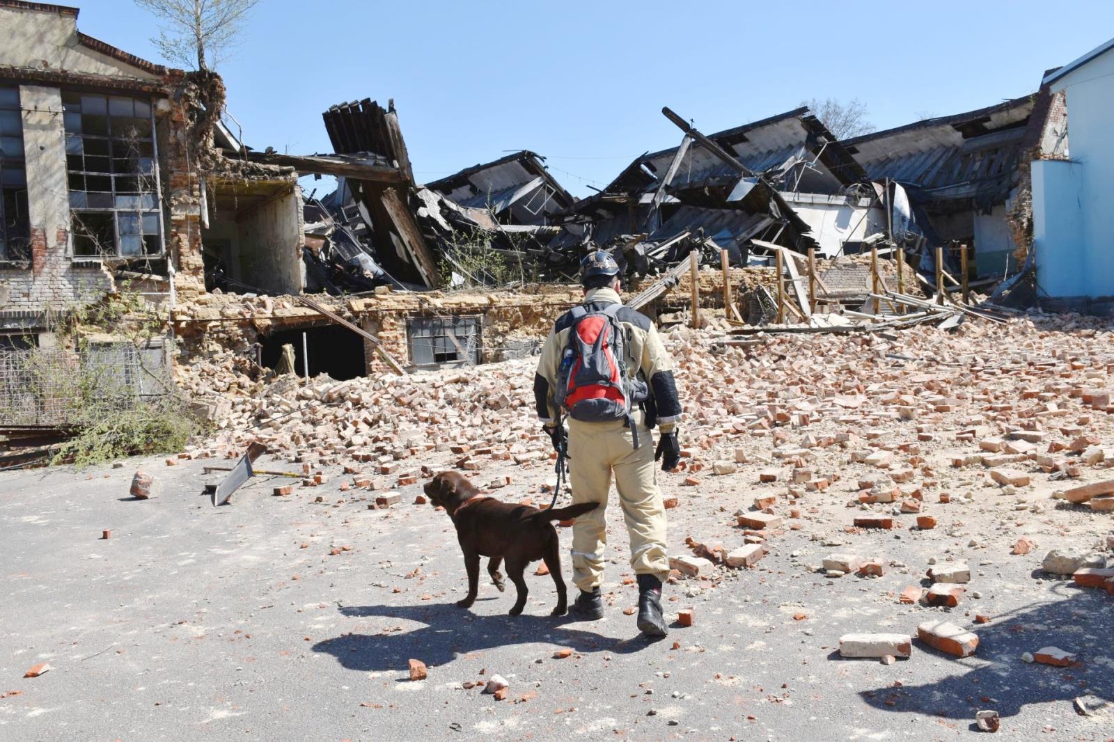 Zřícená část továrny Děčín (5).jpg