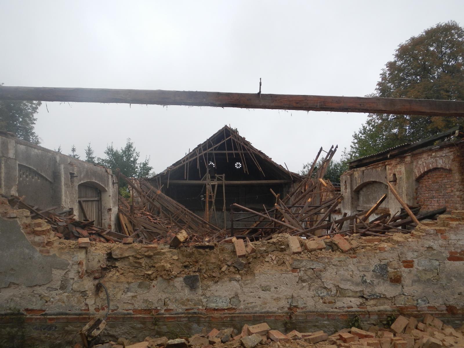 Zřícená střecha, Údraž - 1. 9. 2018 (5).JPG