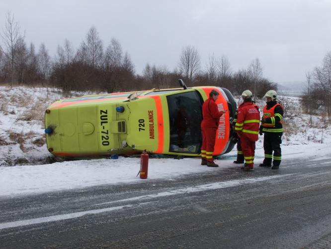 dopravní nehoda sanitka1.JPG