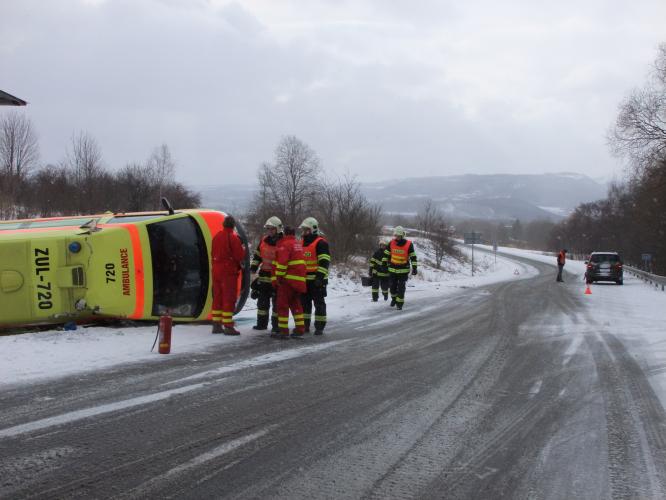 dopravní nehoda sanitka2.JPG