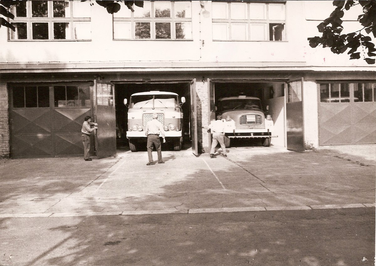 historický pohled na techniku v garážovém stání