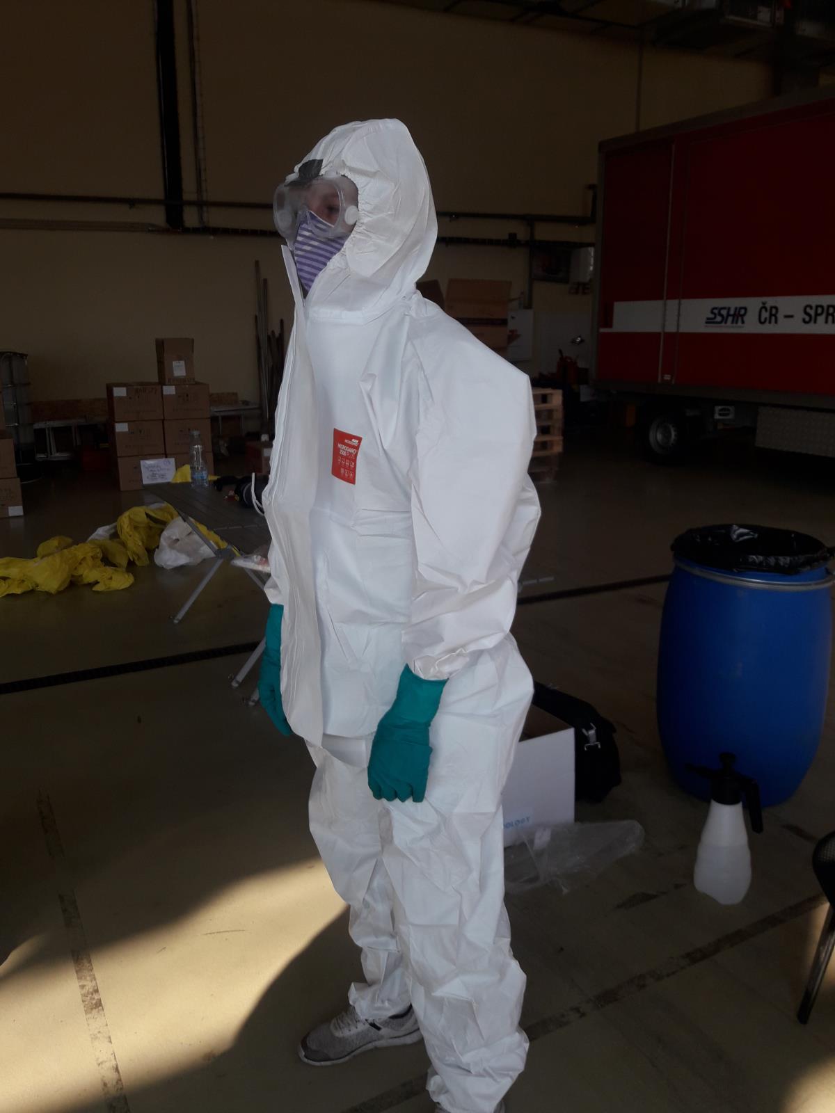 instruktáž k oblékání a svlékání ochranných oděvů