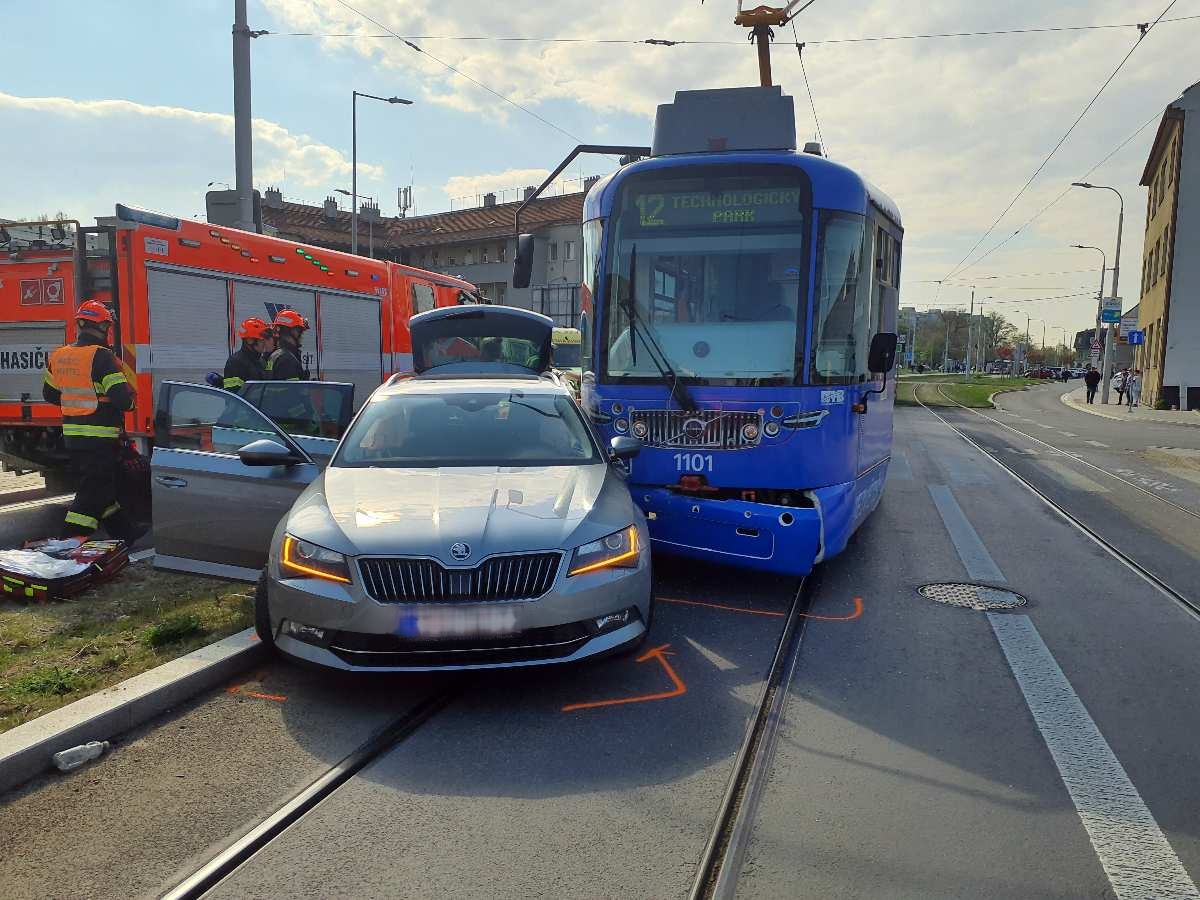 nehoda OA a TRAM (5).jpg