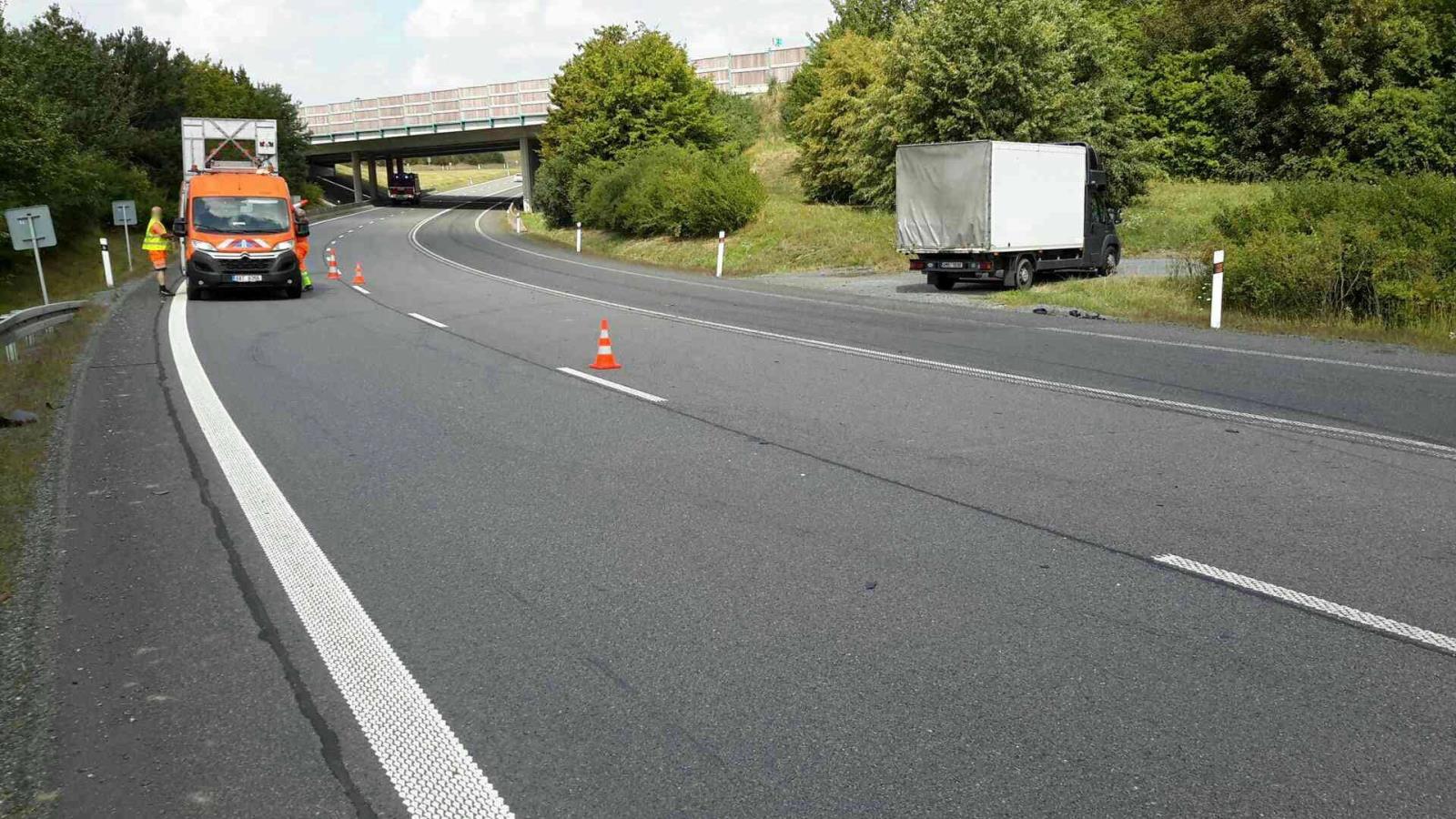 nehoda osobního vozidla a dodavky Praslavice 27-7