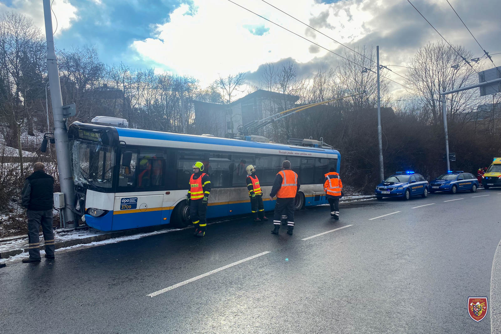 nehoda_trolejbusu_Ostrava_3.jpg