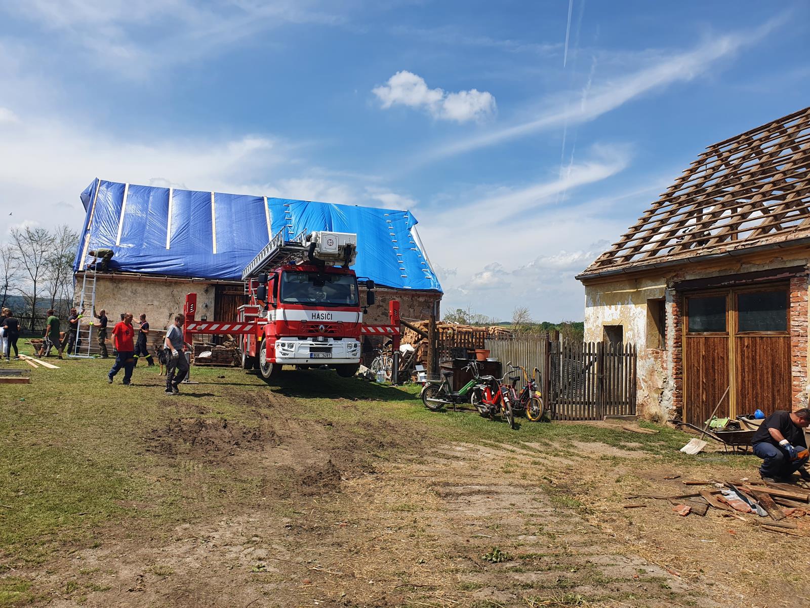 odstraňování škod ve Stebně, neděle 27. 6. 2021