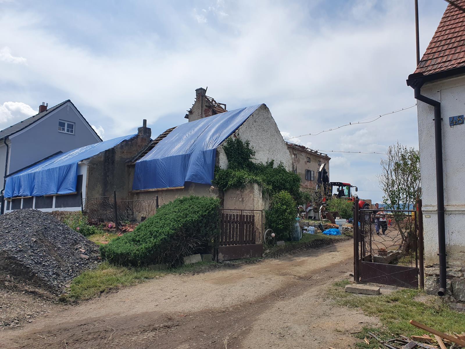 odstraňování škod ve Stebně, neděle 27. 6. 2021