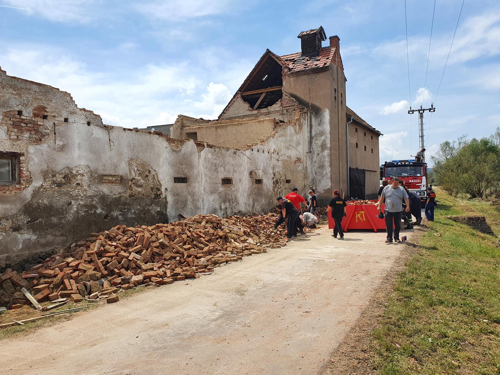 odstraňování škod ve Stebně, neděle 27. 6. 2021