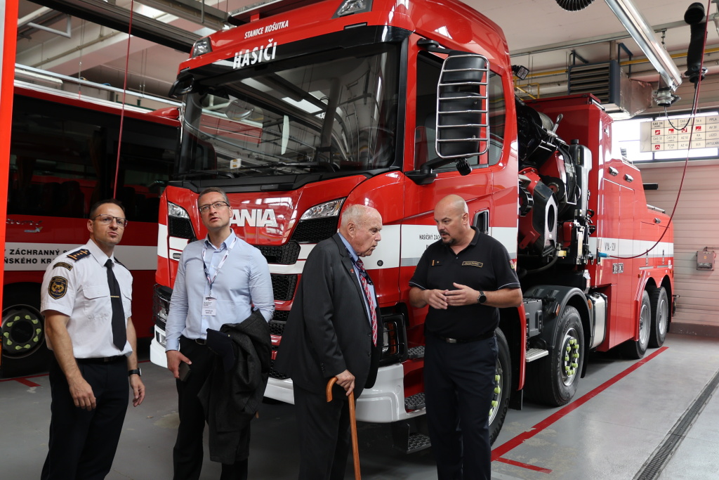 plk. Ing. Pavel Musil,  Jiří Berkovec, George Patton Waters, mjr. Ing. Michal Pathy (2).JPG