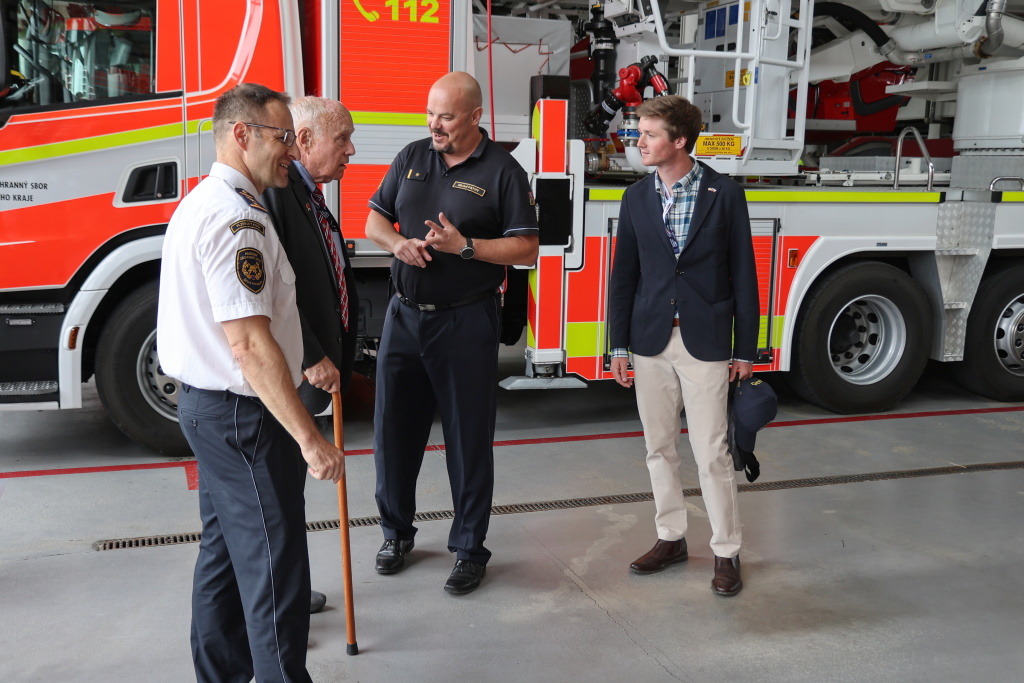 plk. ing. Pavel Musil, George Patton Waters, mjr. ing. Michal Pathy, John Galloway.JPG