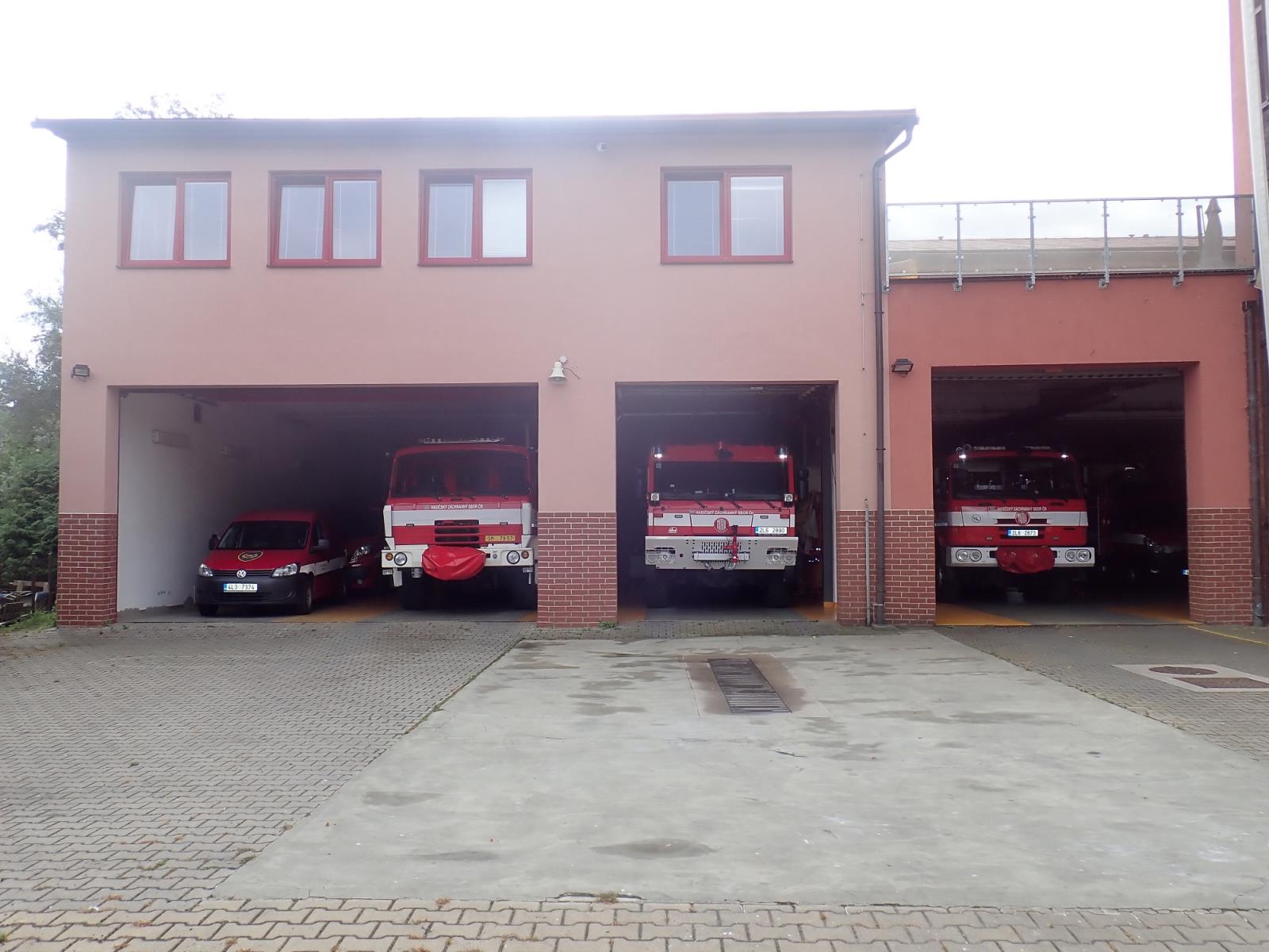 pohled na současnou techniku v garážovém stání