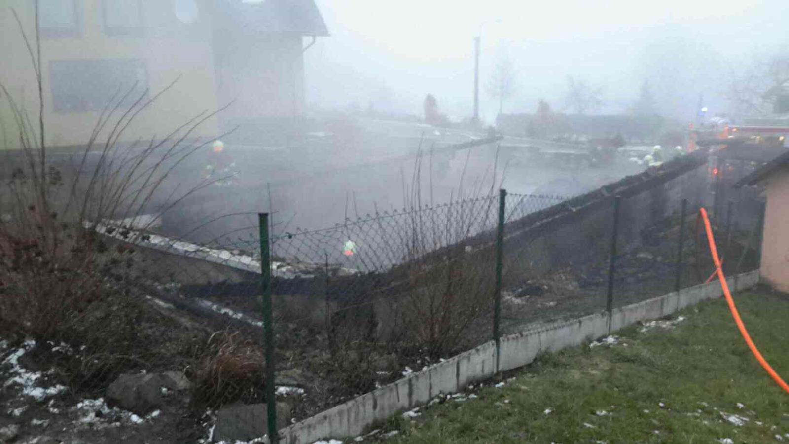 pozˇa´r prˇi´strˇesˇku z vozidly Kosov.jpg