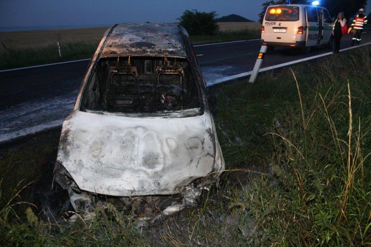 požár auta po srážce s kancem 4.jpg