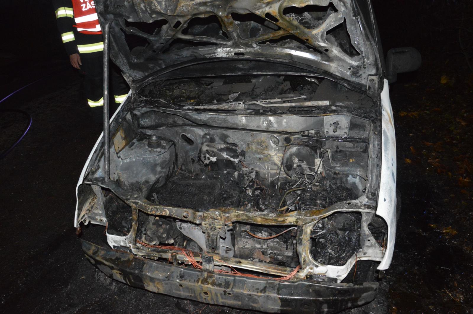 požár auta.JPG