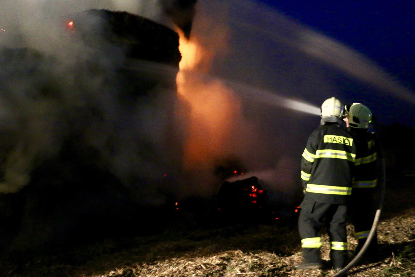 požár balíků slámy Olomouc