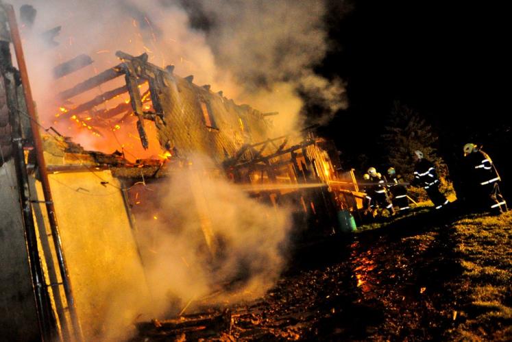 požár chalupy Janovka1.JPG