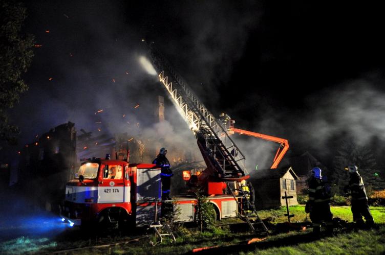 požár chalupy Janovka4.JPG