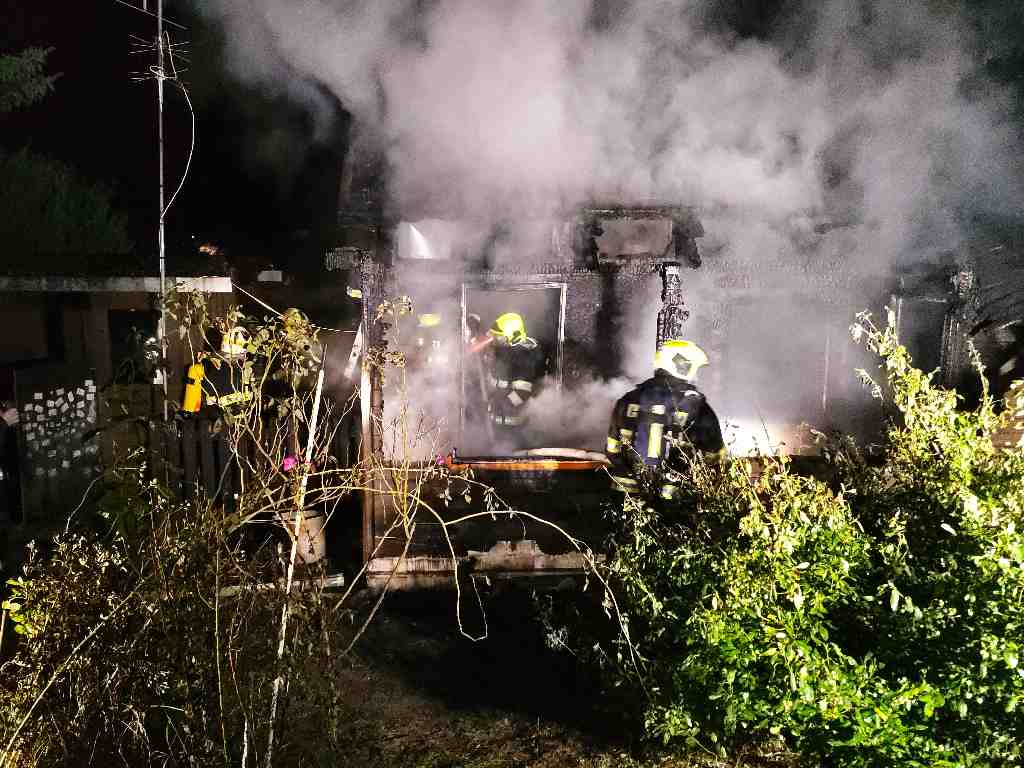 požár chatky (1).jpg