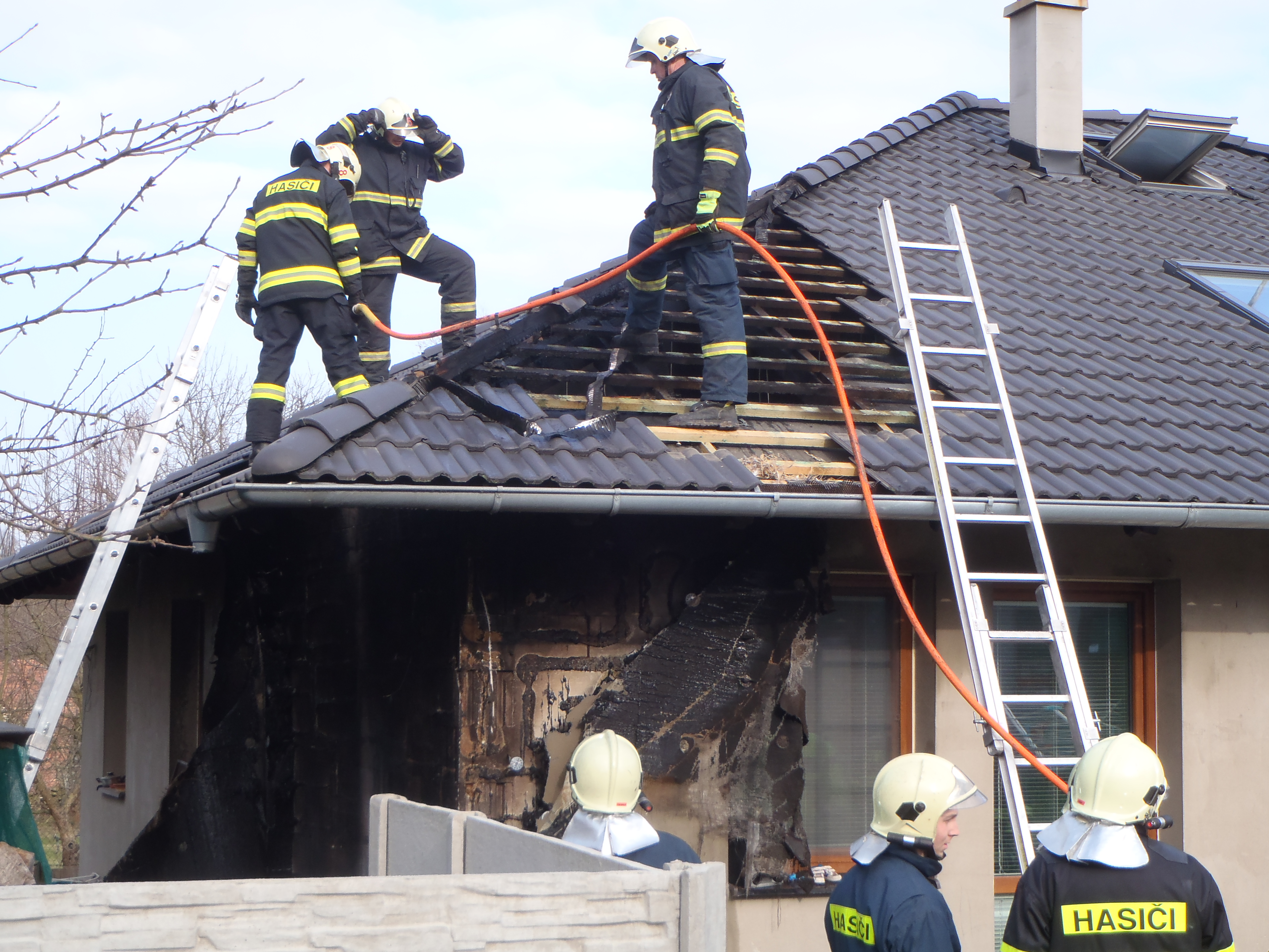 požár domu Chrast1.JPG