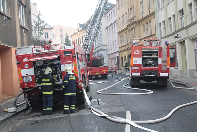 požár domu Děčín2.JPG