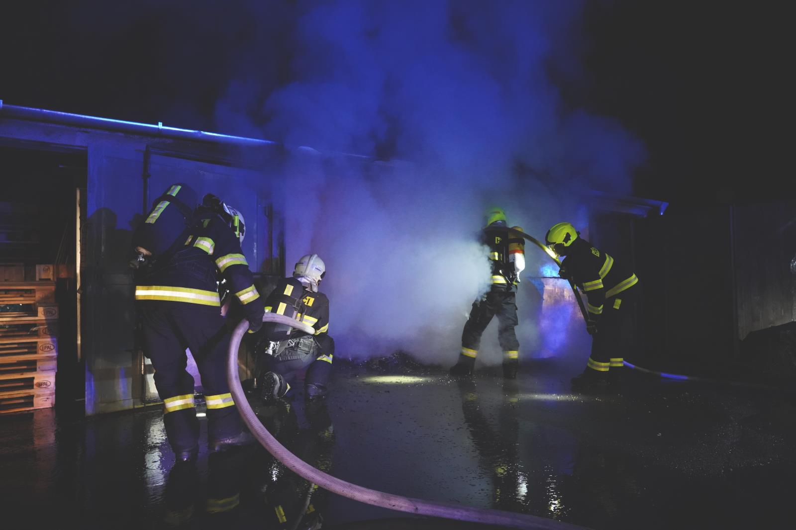 pozar garaze velka bystrice 16-4-2023