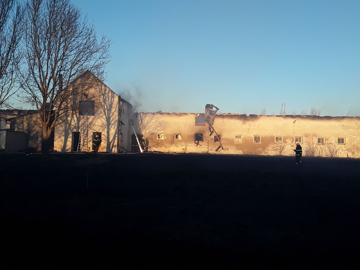 požár haly (2).jpg