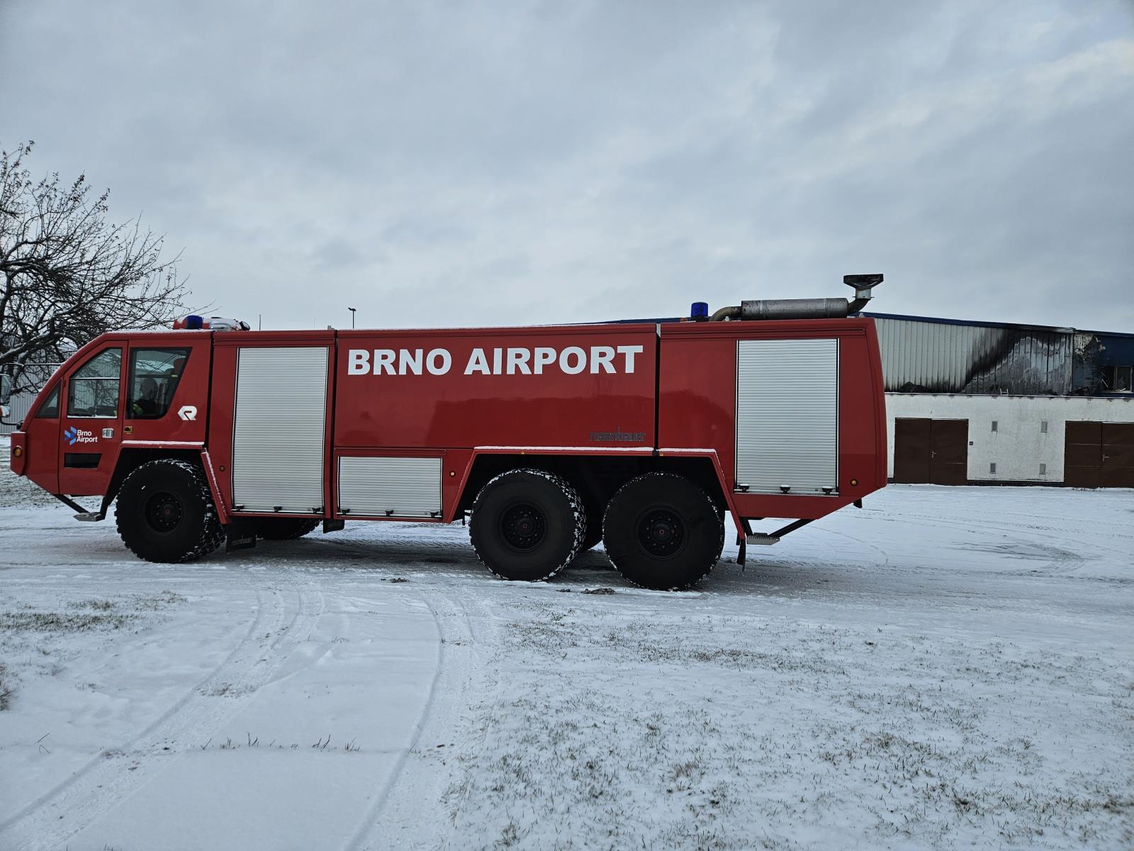 požár haly (2).jpg