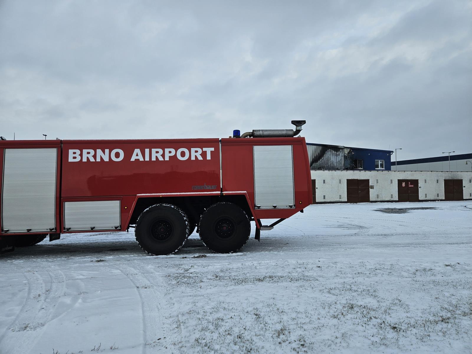 požár haly (3).jpg