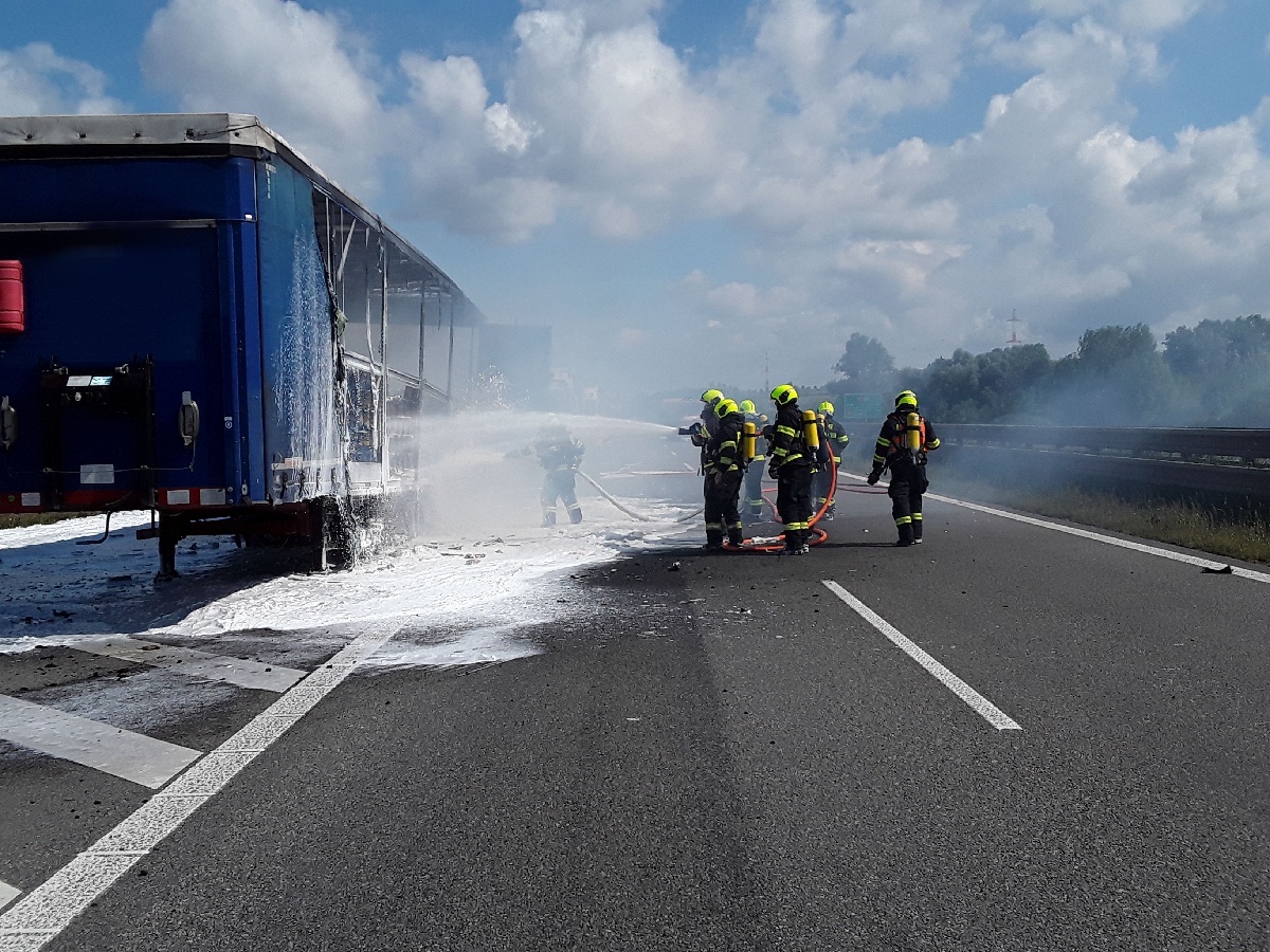 požár návěsu (2).jpg