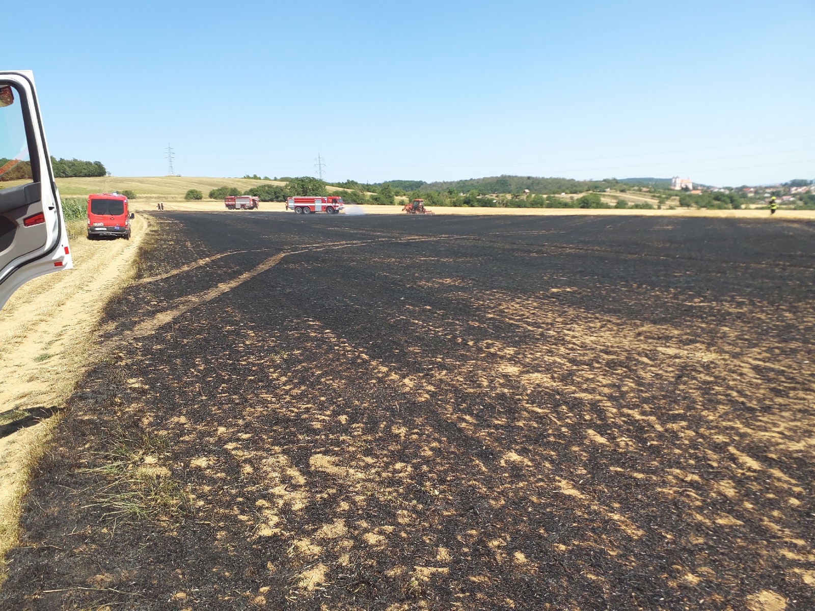 požár pole (5).jpg