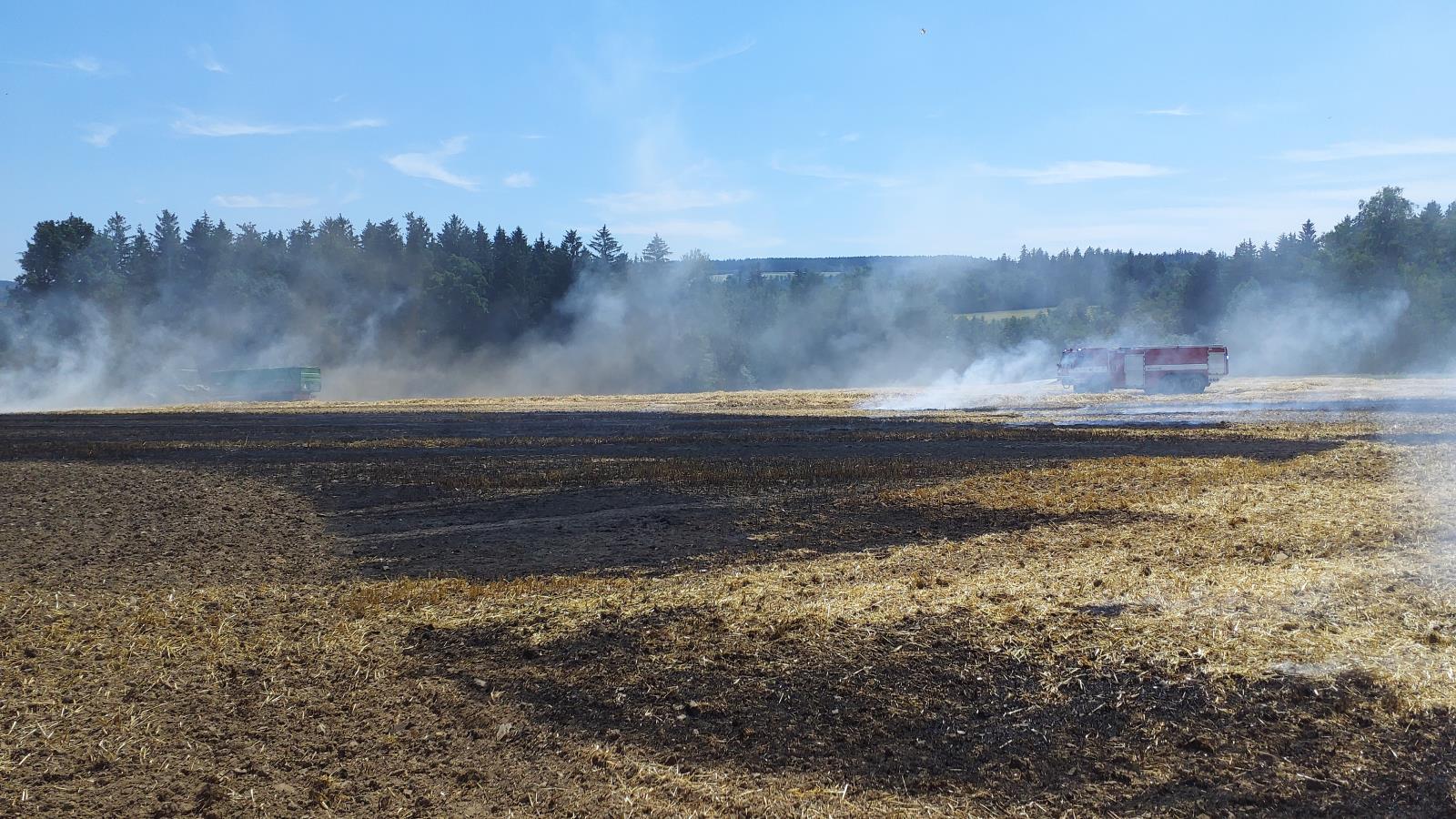 požár pole Mrákotín8-7-2023a.jpeg