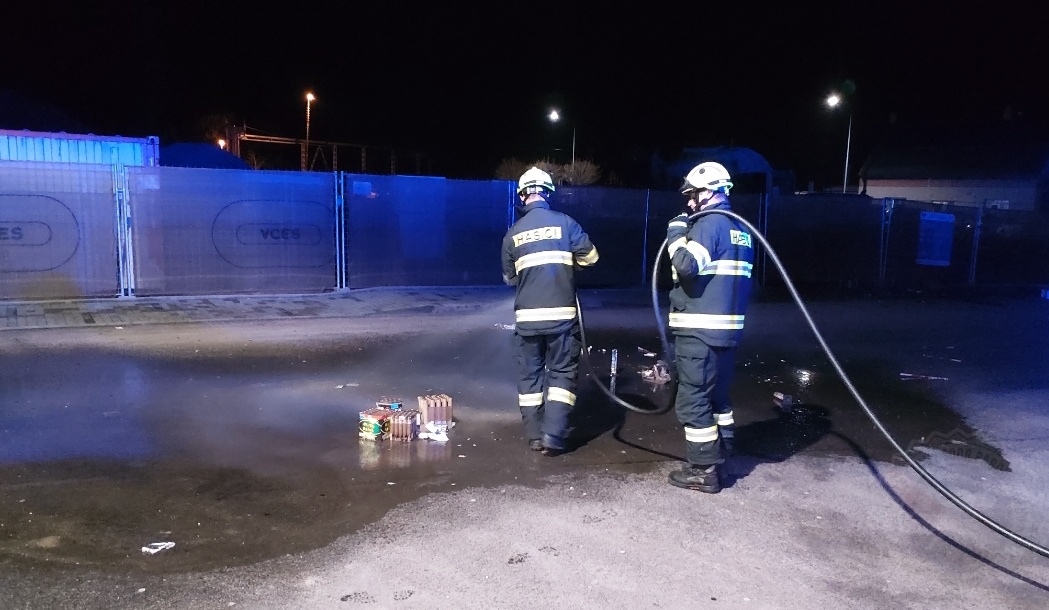 požár pyrotechniky Chrudim.jpg