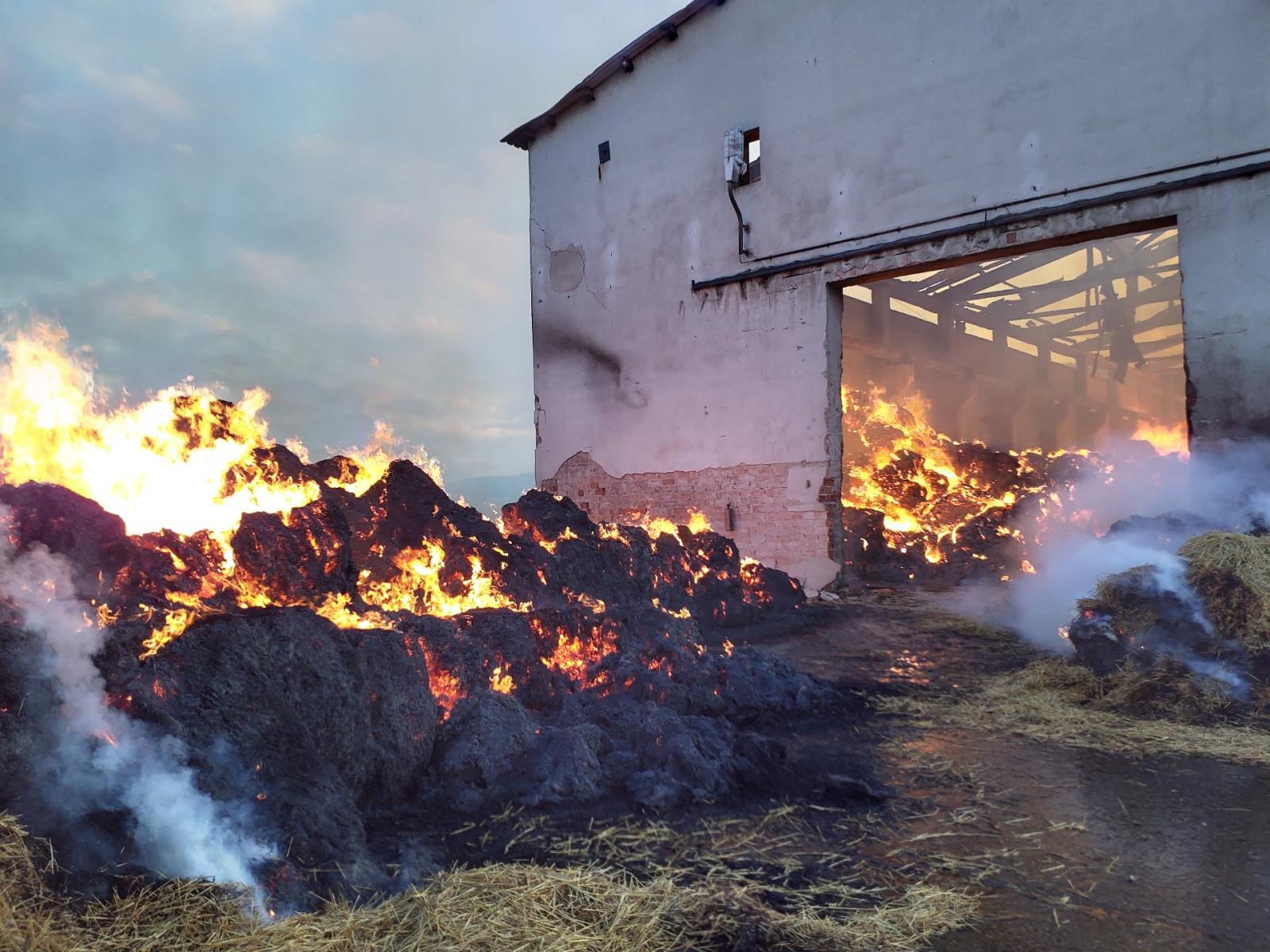 požár seníku v Červené Vodě