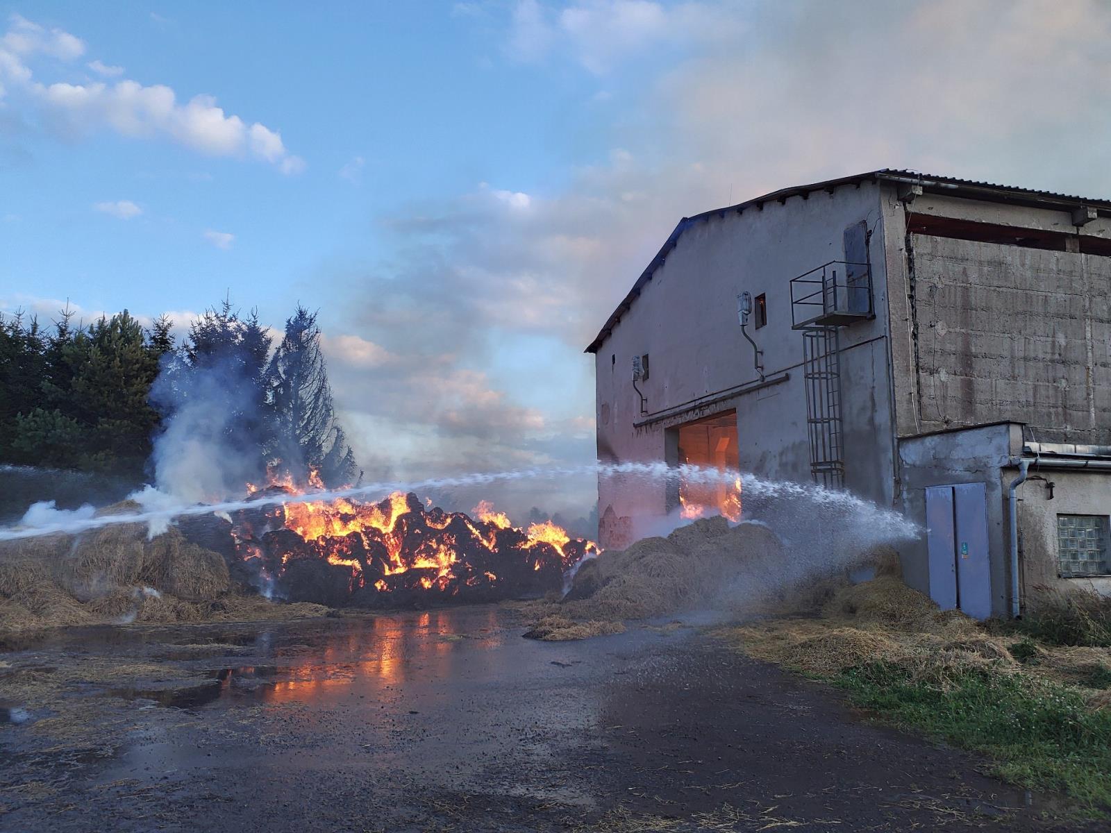 požár seníku v Červené Vodě