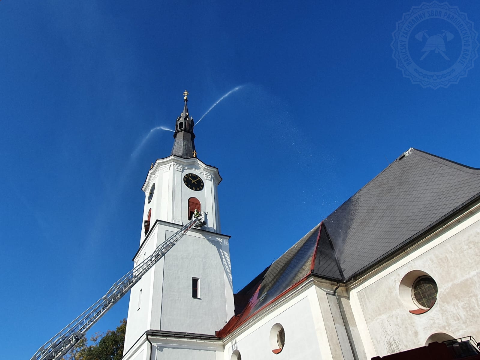 požár věže kostela Králíky TC (6).jpg
