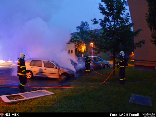 pozar2autaOstravavecer (1).JPG