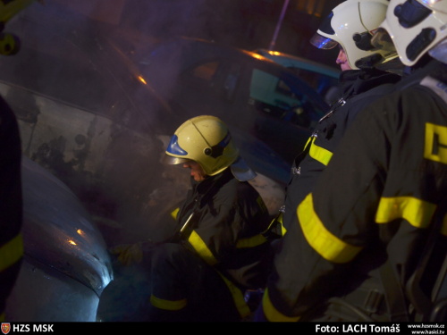 pozar2autaOstravavecer (3).JPG