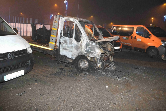 pozar3vozidlaHavirov (6).jpg